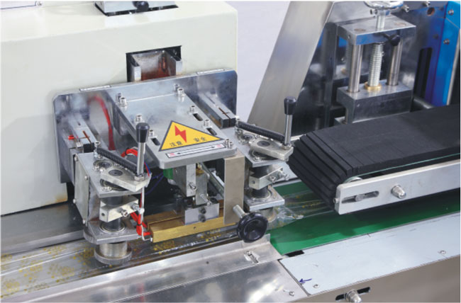 KD-260下走紙自動枕式包裝機細節(jié)圖